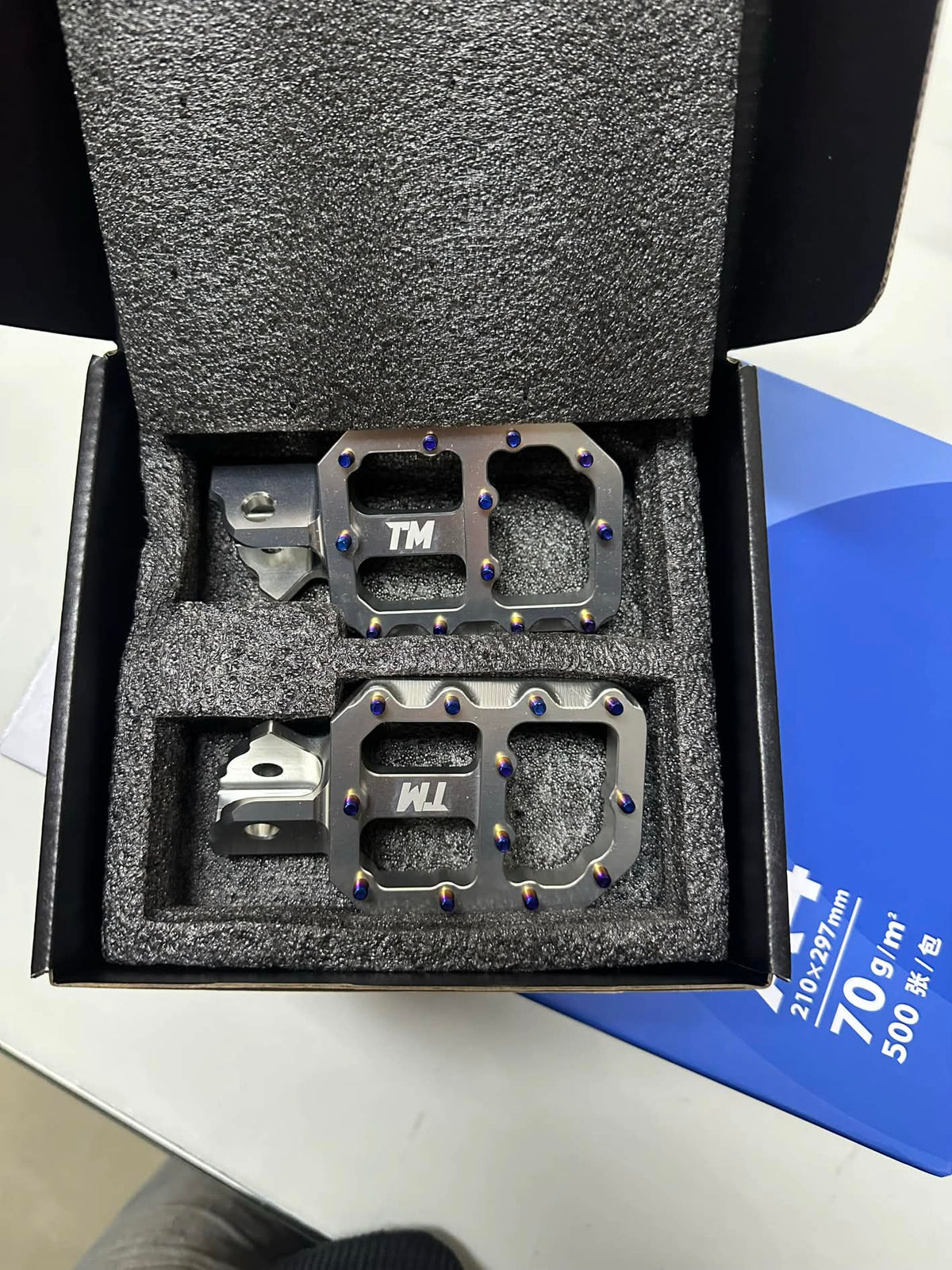 Tuttio | Yozma | Other Mini Emotos | Prickly style Titanium Wide Pegs